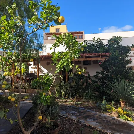 Casa Roberta Fuego * ארונה